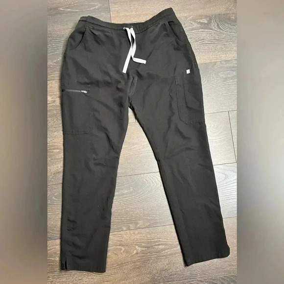 Figs Technical Collection Kade Cargo Scrub Pants - Picture 1 of 5